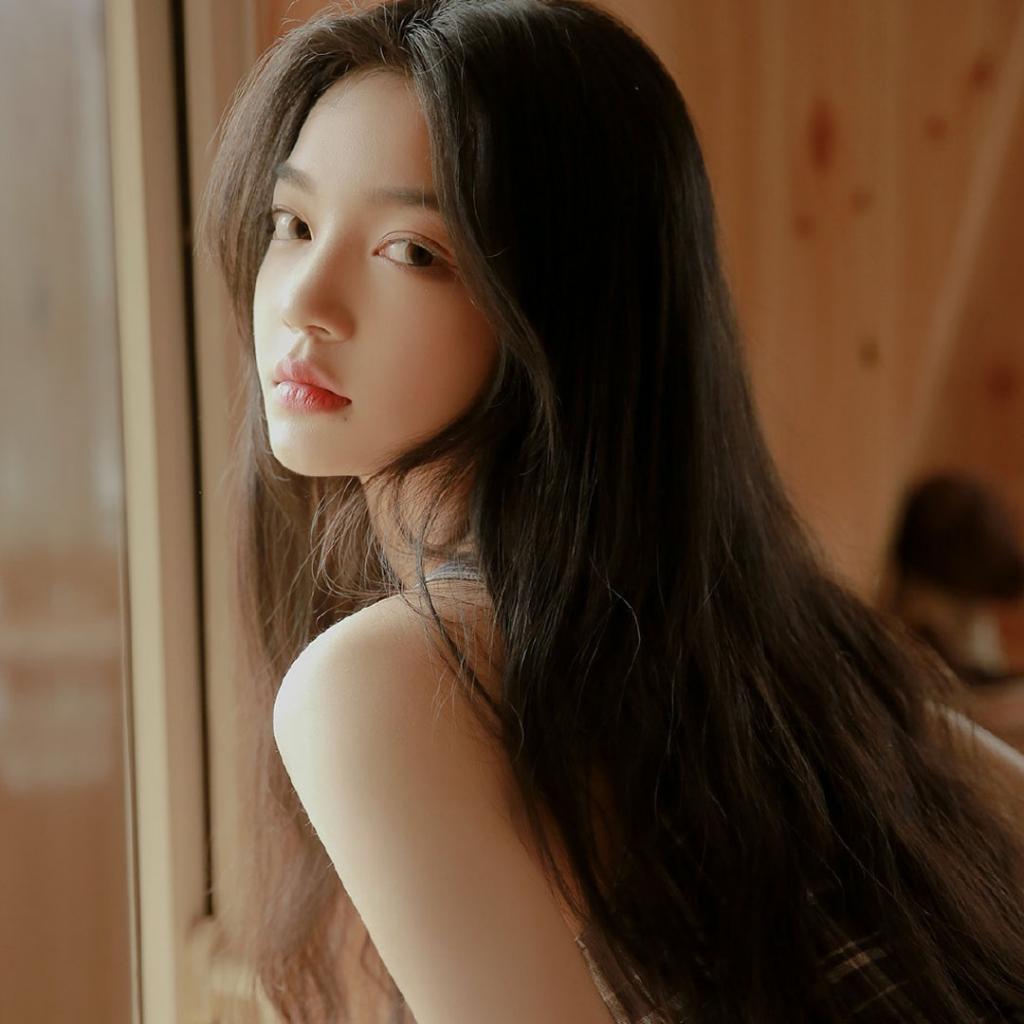 爱心小护士照顾婴儿